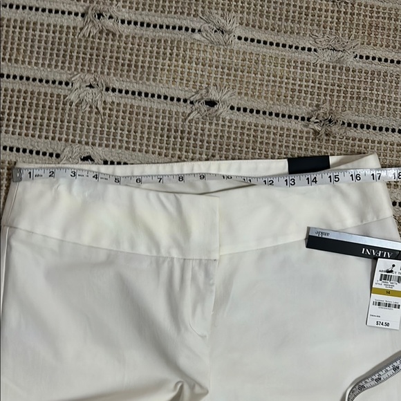 NWT 💎 Alfani White Cropped Pants with Broderie Anglaise - Picture 8 of 8